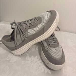 NEW Sorel Women's ONA 503 Knit Low Sneakers in Moonstone and Dove Sz. 8.5